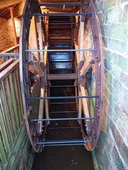 Shrouds and tie bars complete